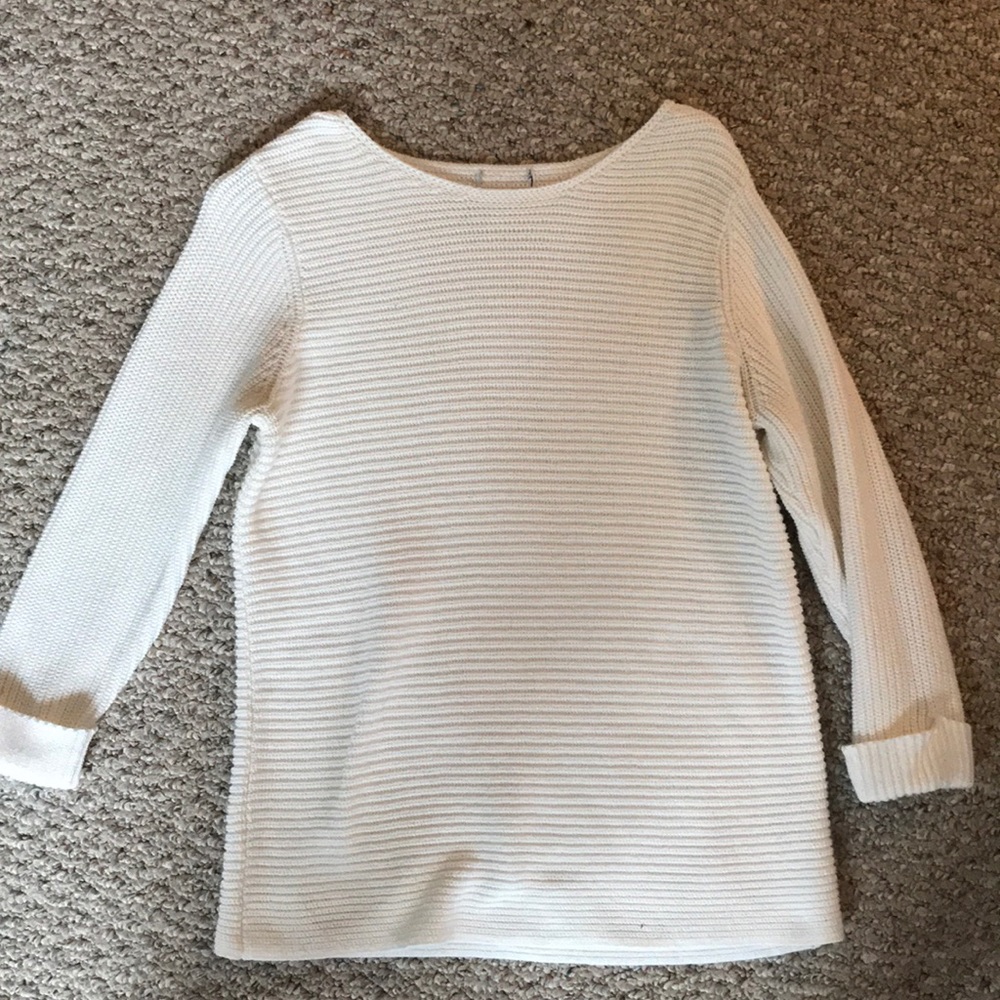 white quarter sleeved sweater (women’s medium)